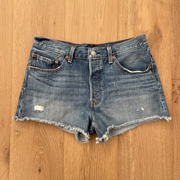 Levi’s Shorts Women 30 Waist 501 Original Fit High Rise Denim Blue Button Fly - Picture 4 of 14